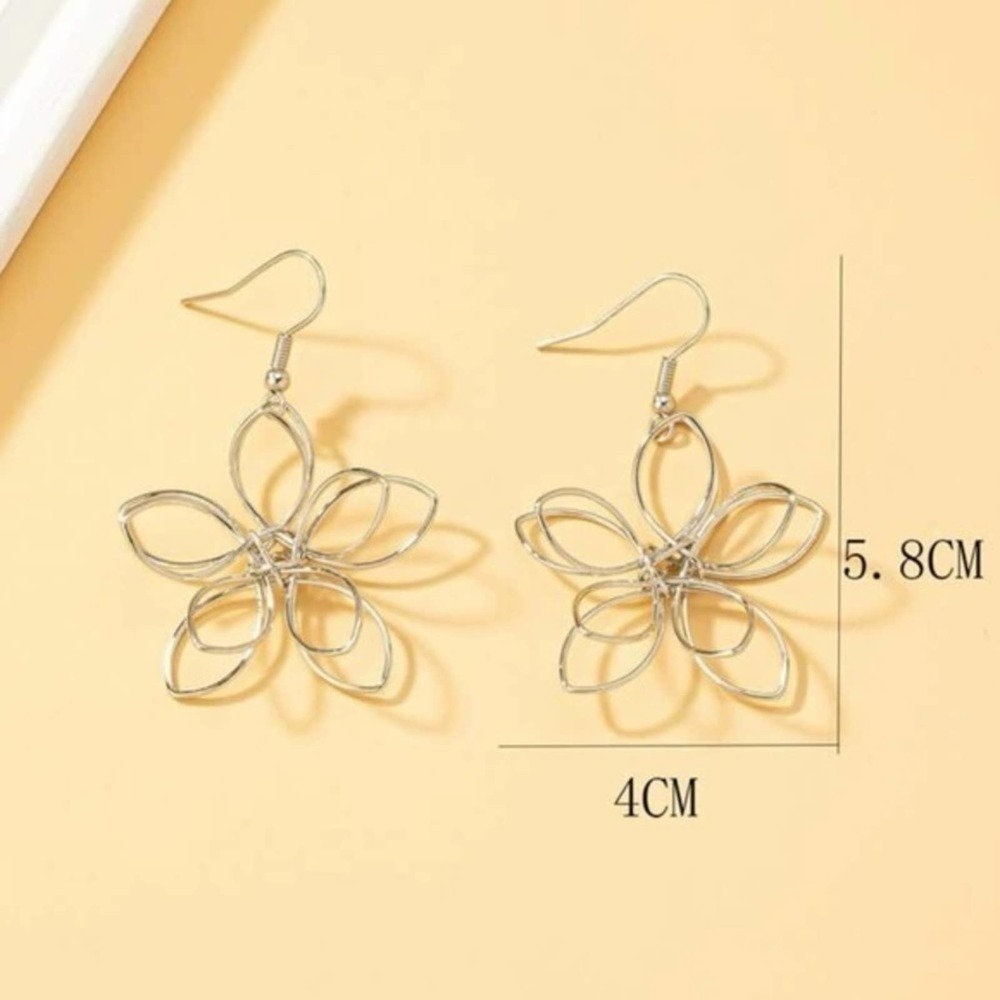 3-D Silver-Tone Flower Earrings BRAND NEW - Picture 5 of 5